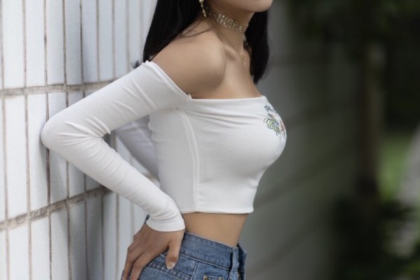 杭州女子驾车按摩被拘，桑拿约茶风险警示